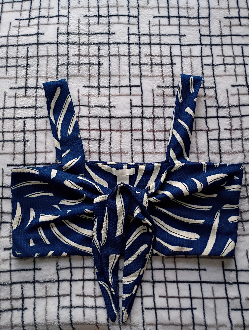 H&M Navy Patterned Scarf Front Crop Top Size Large NWOT - Picture 1 of 6